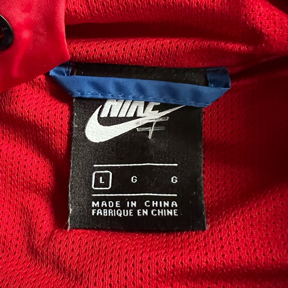 Nike Men Windbreaker - Picture 3 of 4